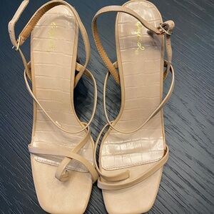 Qupid Women's Sandals Tan Size 10